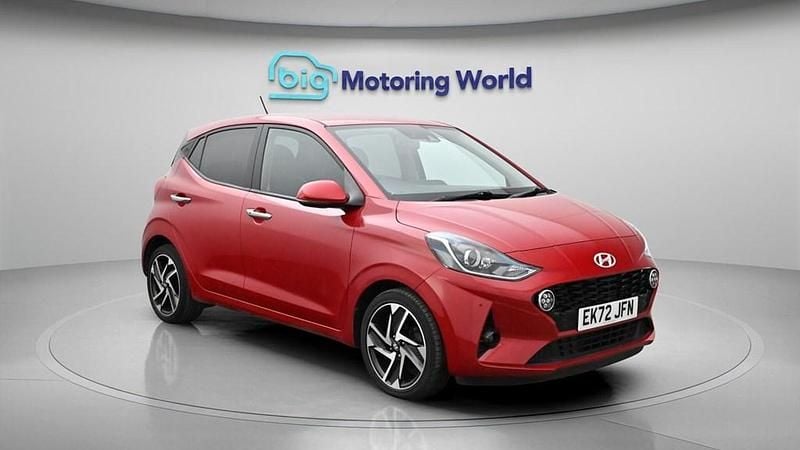 Used Hyundai i10 Premium 84 HP (61 kW) 2023 Red Hatchback