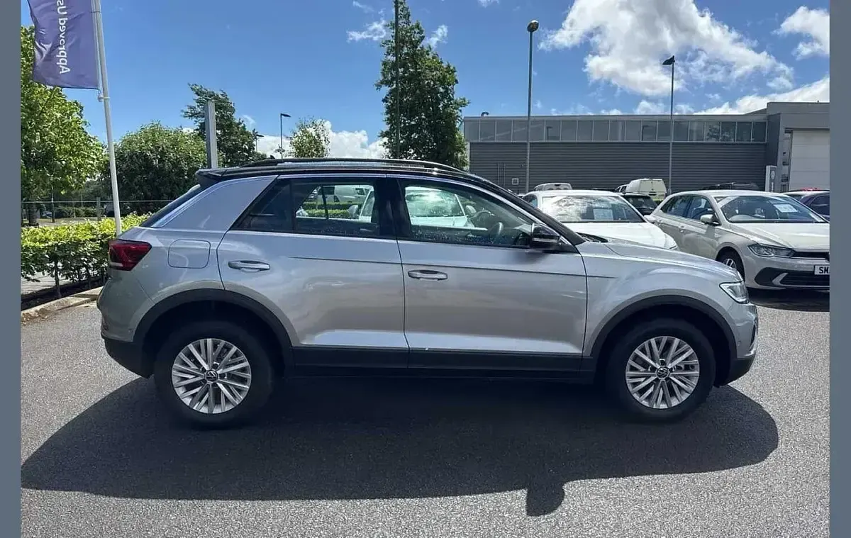 New VW T-Roc Life 113 HP (83 kW) 2026 Silver SUV