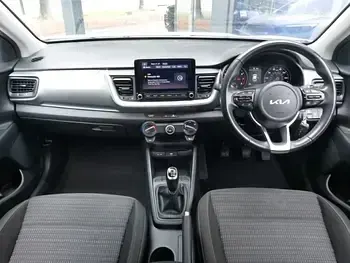 Used Kia Stonic 99 HP (72 kW) 2022 White SUV
