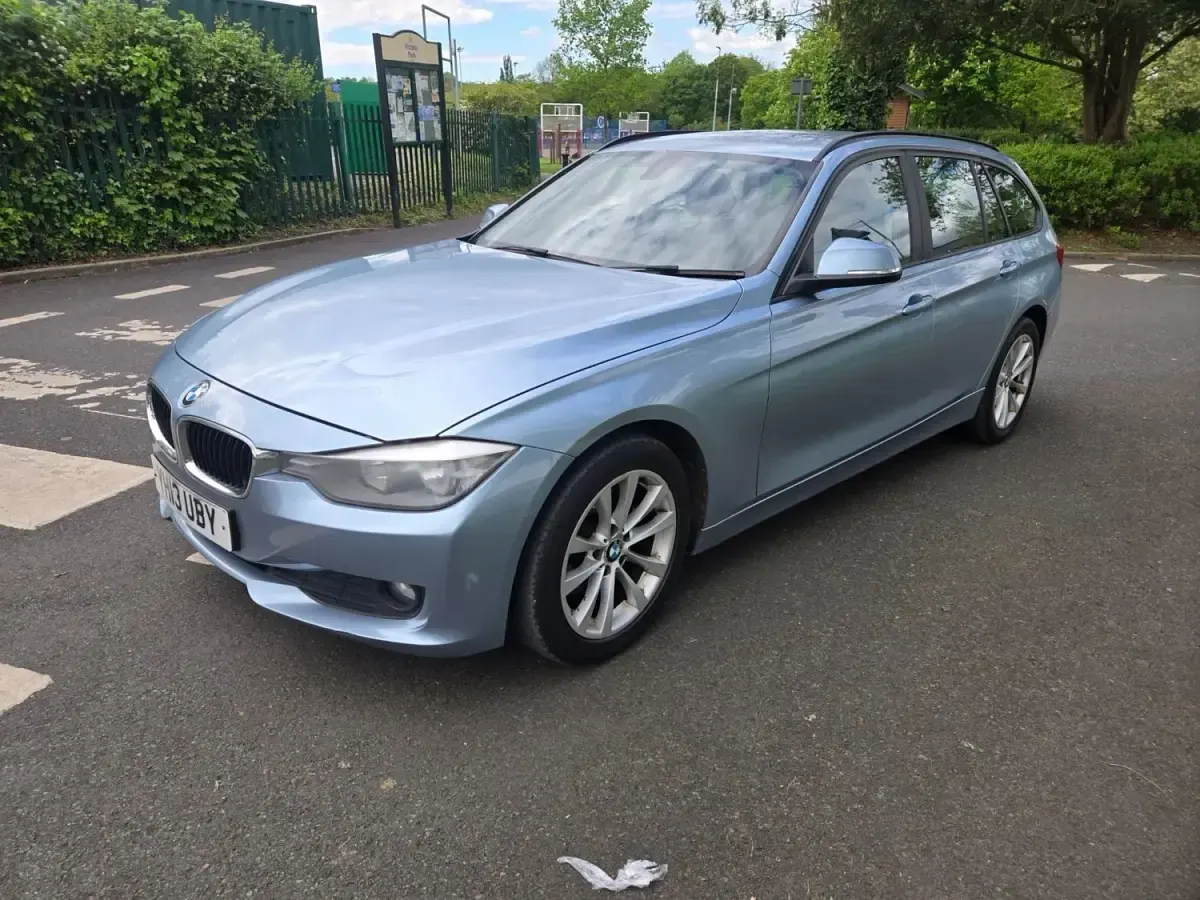 Usado BMW 320 2013 Azul Familiar