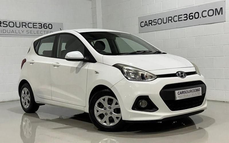 Used Hyundai i10 SE 87 HP (63 kW) 2015 White Hatchback