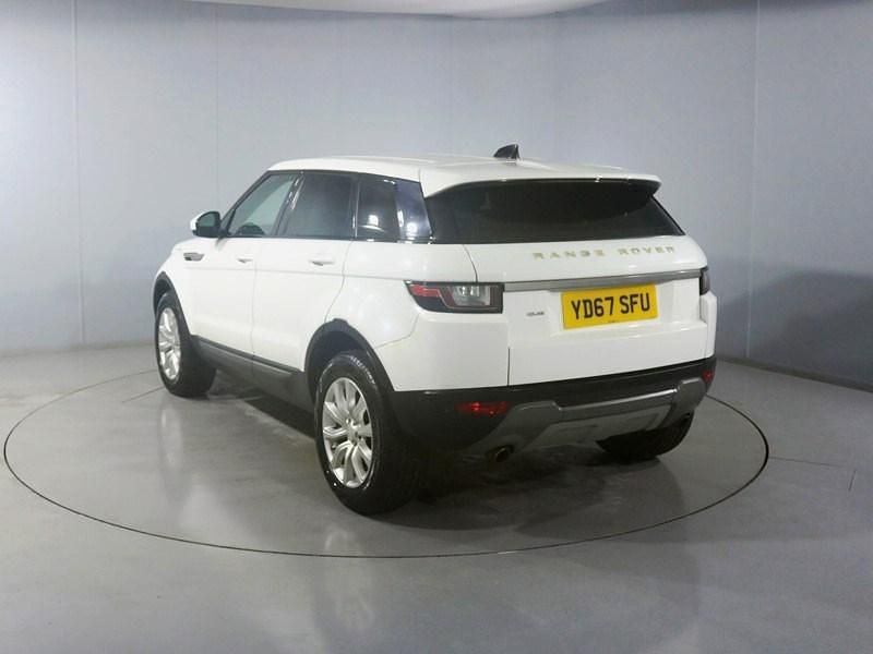 Used Land Rover Range Rover evoque SE 2017 White Estate