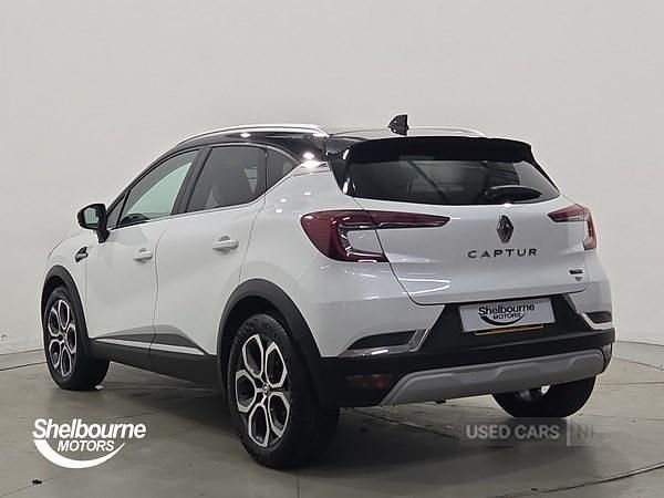 Used Renault Captur Techno 143 HP (105 kW) 2023 Metallic  arctic white with diamond black roof  SUV