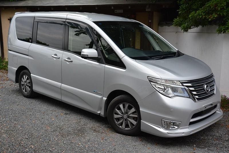 Used Nissan Serena 2014 Silver MPV