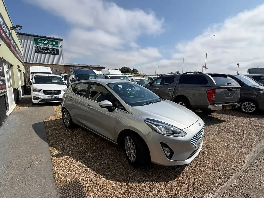 Used Ford Fiesta Zetec 100 HP (73 kW) 2017 Silver Hatchback