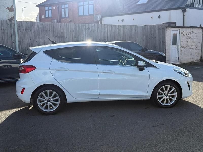 Used Ford Fiesta Titanium 125 HP (91 kW) 2020 White Hatchback