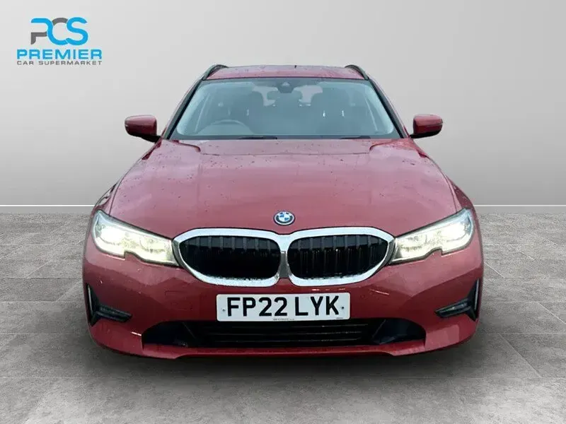 Used BMW 330e Sport Line 2022 Melbourne red Estate