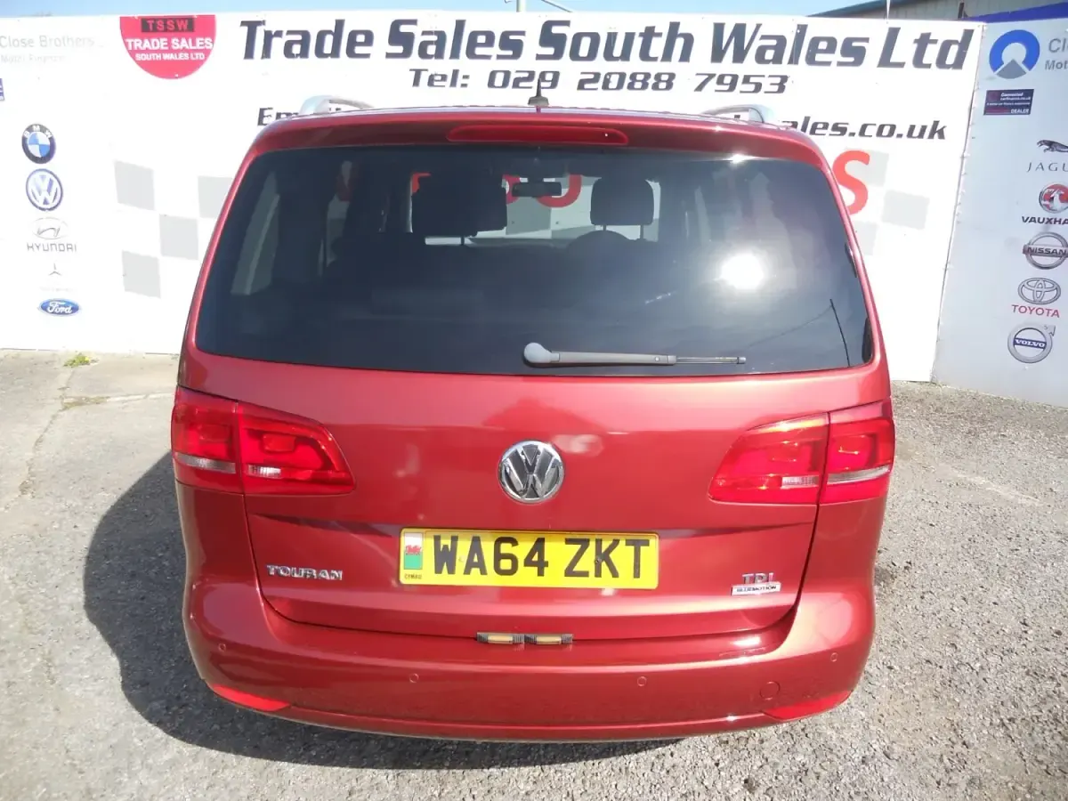 Begagnad VW Touran SE 105 HK (77 kW) 2014 Röd Minibuss