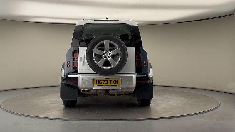 Used Land Rover Defender SE 250 HP (183 kW) 2023 Tasman blue SUV
