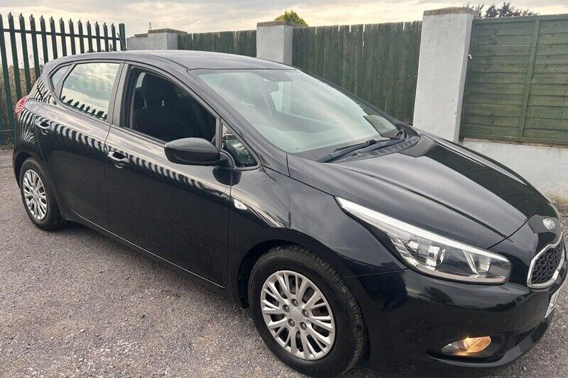 Black Used 2012 Kia Ceed 2 Hatchback | £2,399 (Super price) - Image 1/1