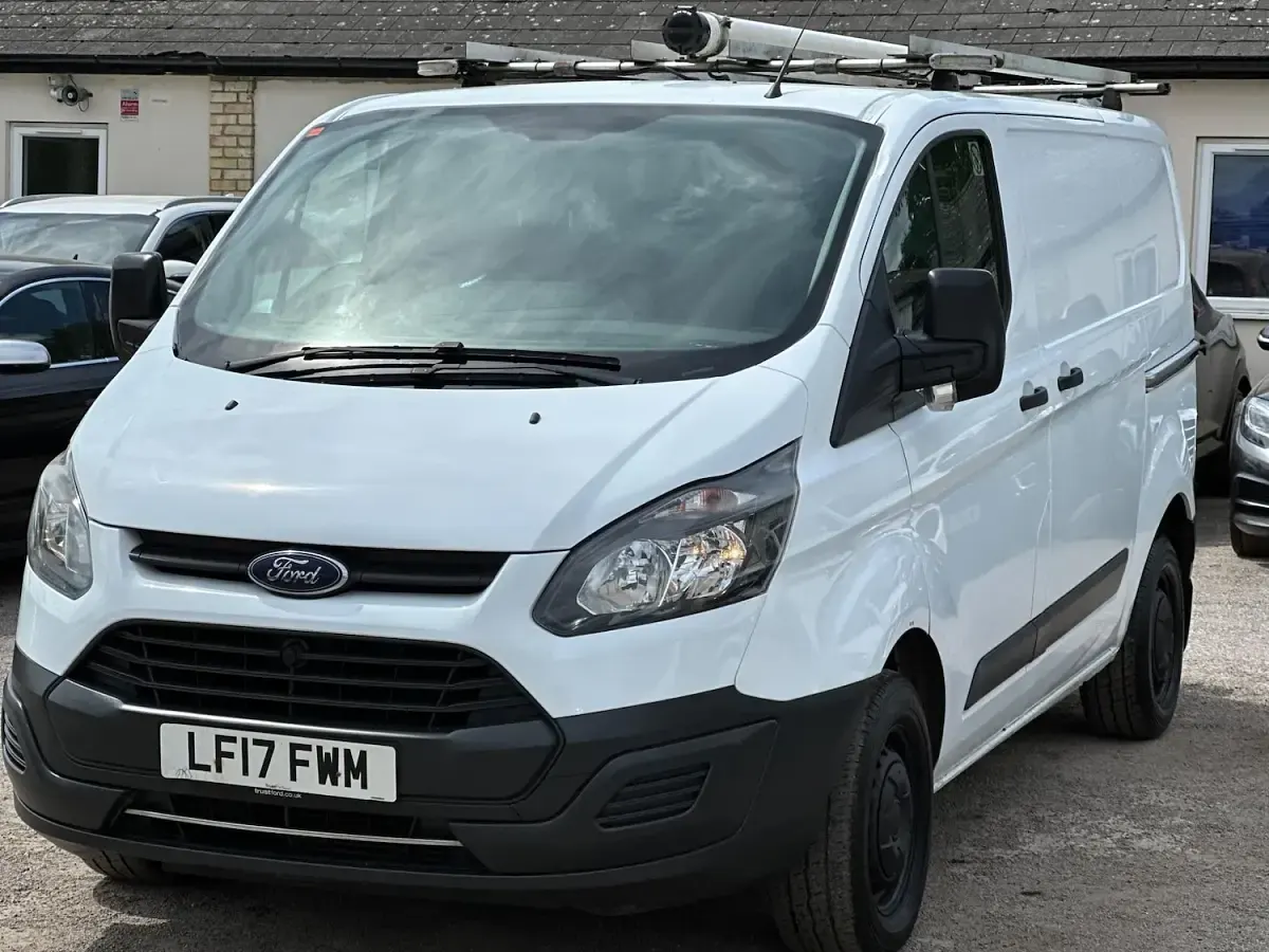 Used Ford Transit Custom 105 HP (77 kW) 2017 White Van