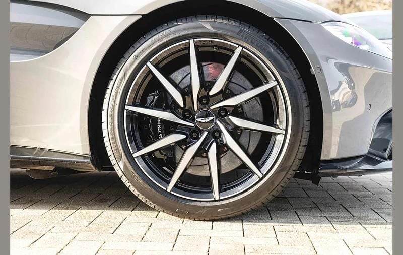 Used Aston Martin Vantage 502 HP (369 kW) 2018 Grey Coupe