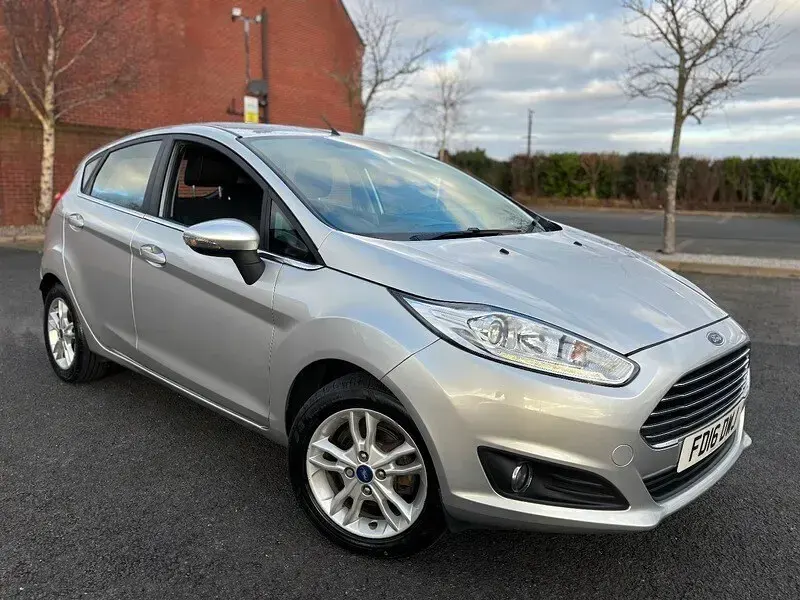 Used Ford Fiesta Zetec 82 HP (60 kW) 2016 Silver Hatchback