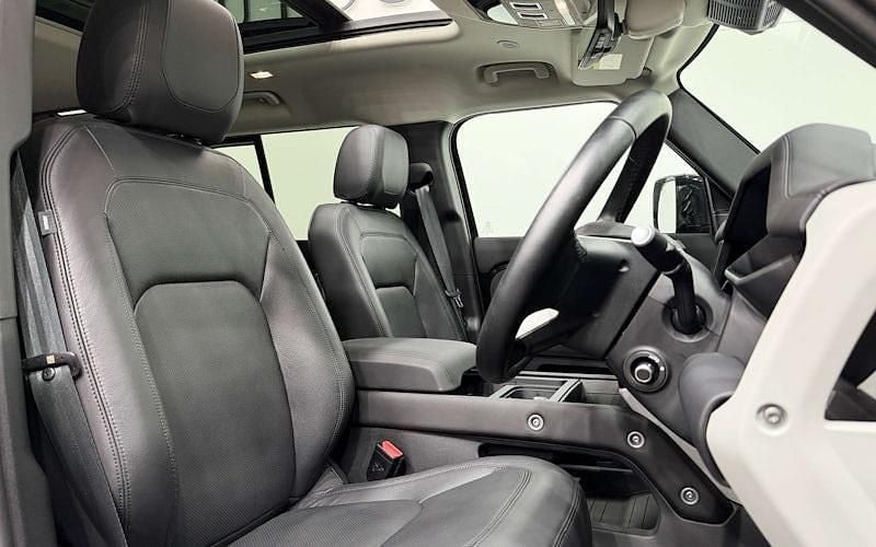 Used Land Rover Defender 249 HP (183 kW) 2023 Black SUV