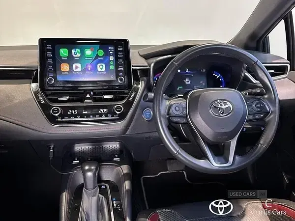 Begagnad Toyota Corolla 2021 Svart Halvkombi