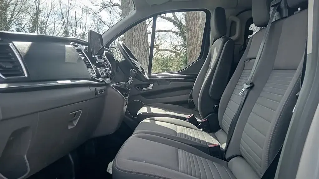 Used Ford Tourneo Titanium 130 HP (95 kW) 2023 Silver MPV