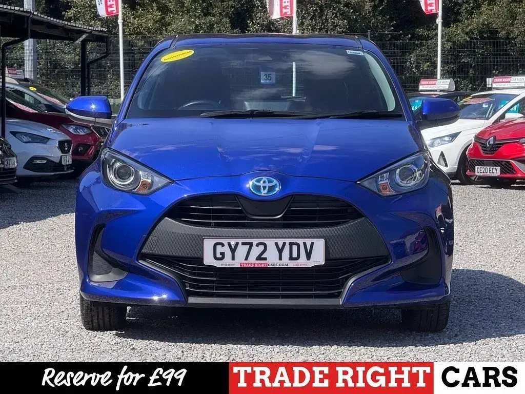 Used Toyota Yaris 114 HP (83 kW) 2023 Blue Hatchback