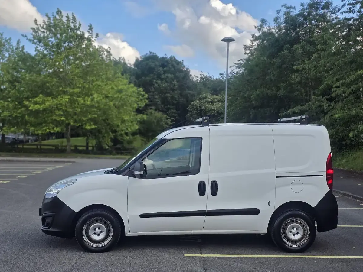 Used Vauxhall Combo 2013 White MPV