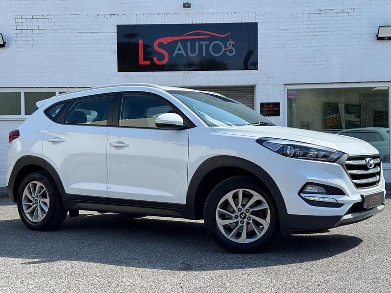 White Used 2017 Hyundai Tucson SE SUV | £7,295 (Fair price) - Image 1/4