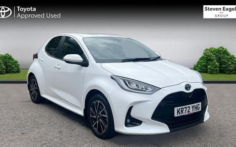 Used 2025 Toyota Yaris Hybrid Design Hatchback | £17,297 (Super price) - Image 1/4