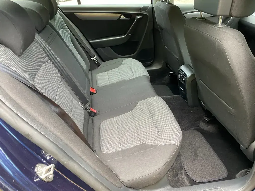 Used VW Passat Highline 140 HP (102 kW) 2013 Blue Sedan