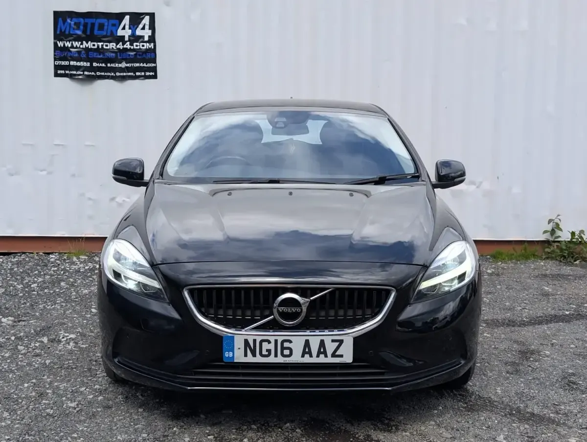 Used Volvo V40 Momentum 2016 Black Hatchback