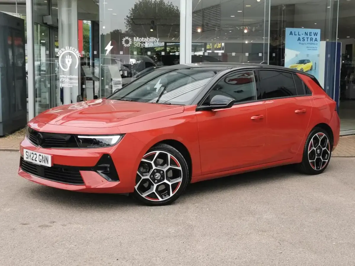 Used Vauxhall Astra GS Line 178 HP (130 kW) 2022 Red Hatchback