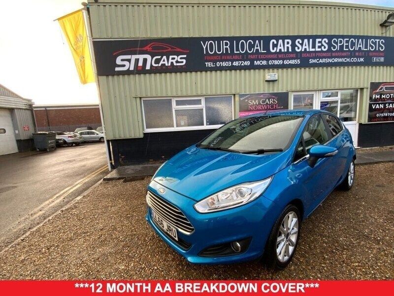 Blue Used 2016 Ford Fiesta Titanium Hatchback | £6,850 (Fair price) - Image 1/4
