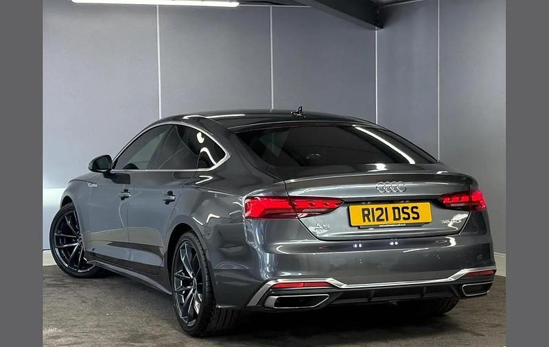 Usado Audi A5 Sportback S-Line 161 HP (118 kW) 2023 Cinzento Citadino