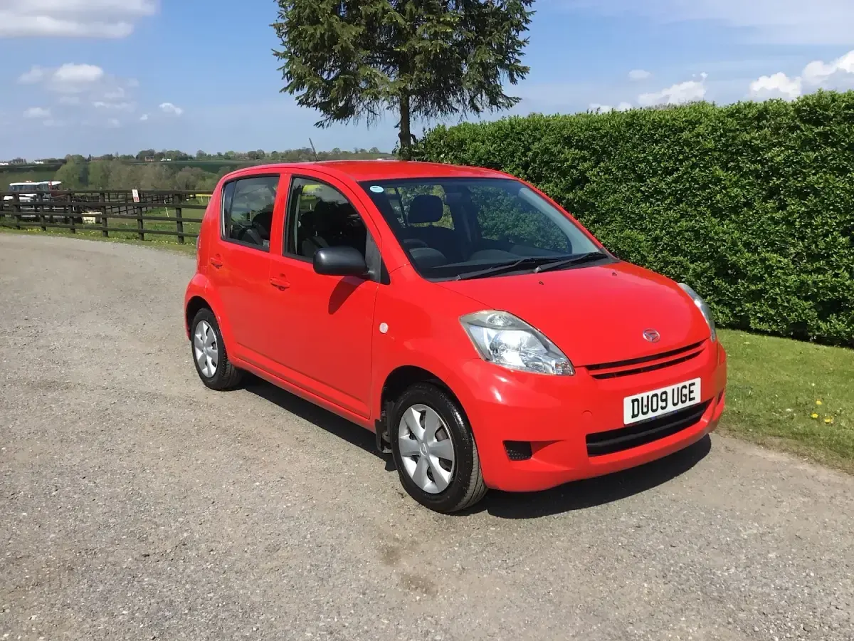 Used Daihatsu Sirion 69 HP (50 kW) 2009 Red Hatchback