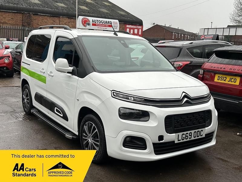 Used Citroën Berlingo Feel 130 HP (95 kW) 2019 White MPV