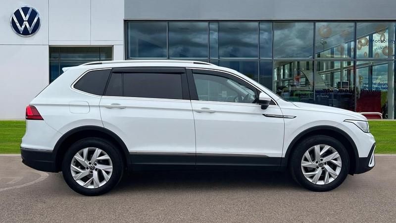 Used VW Tiguan Allspace Life 150 HP (110 kW) 2022 Pure white SUV