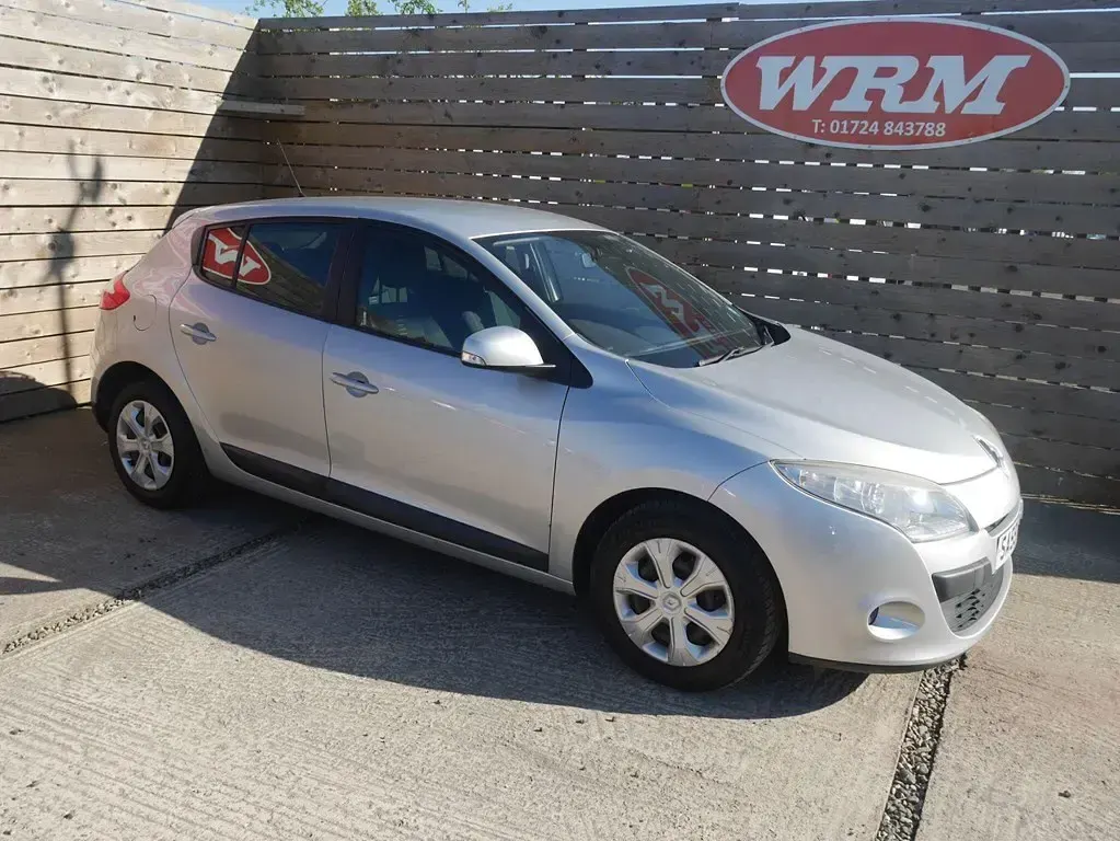 Used Renault Mégane Expression 100 HP (73 kW) 2010 Silver Hatchback