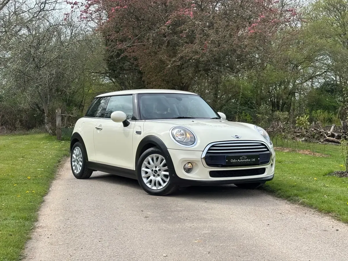 Usado Mini Cooper Hatch 136 CV (100 kW) 2015 Blanco Utilitario