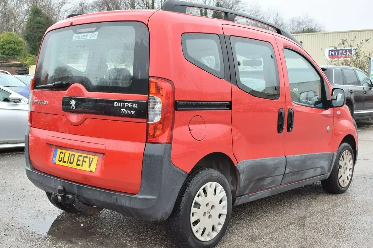 Used Peugeot TePee Outdoor 70 HP (51 kW) 2010 Red MPV