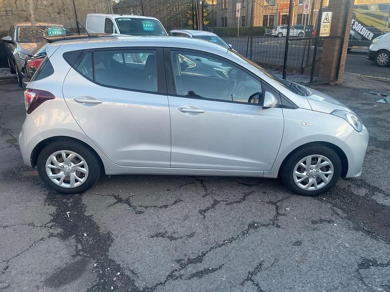 Used Hyundai i10 SE 66 HP (48 kW) 2017 Silver Hatchback