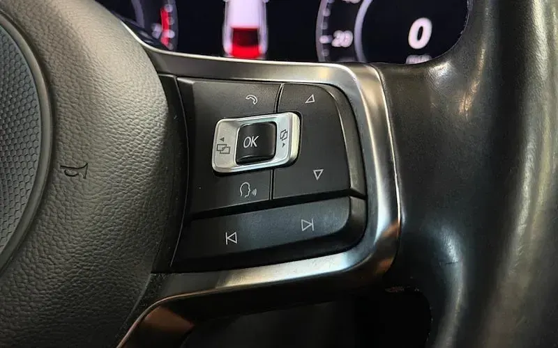 Used VW Arteon R-line 190 HP (139 kW) 2018 Black Hatchback