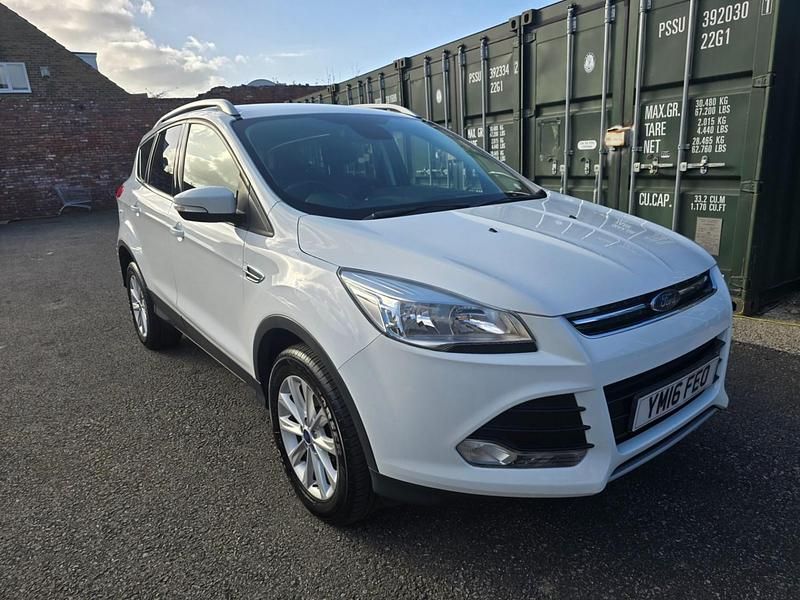 Used Ford Kuga Titanium 150 HP (110 kW) 2016 White SUV