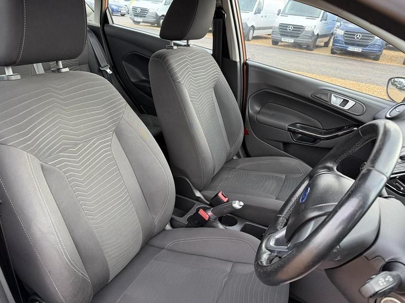 Used Ford Fiesta Zetec 125 HP (91 kW) 2012 Yellow Hatchback