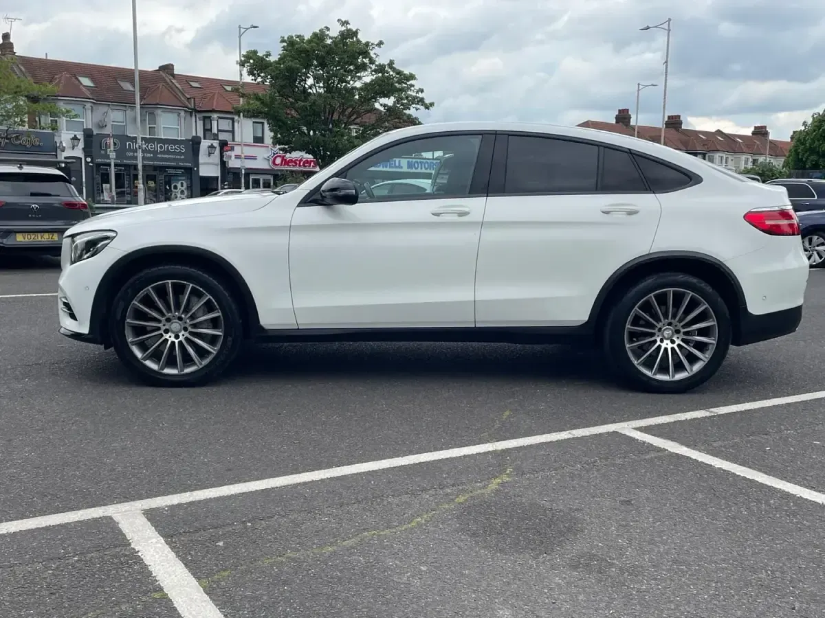 Usado Mercedes GLC250 AMG line 2016 Branco Coupé