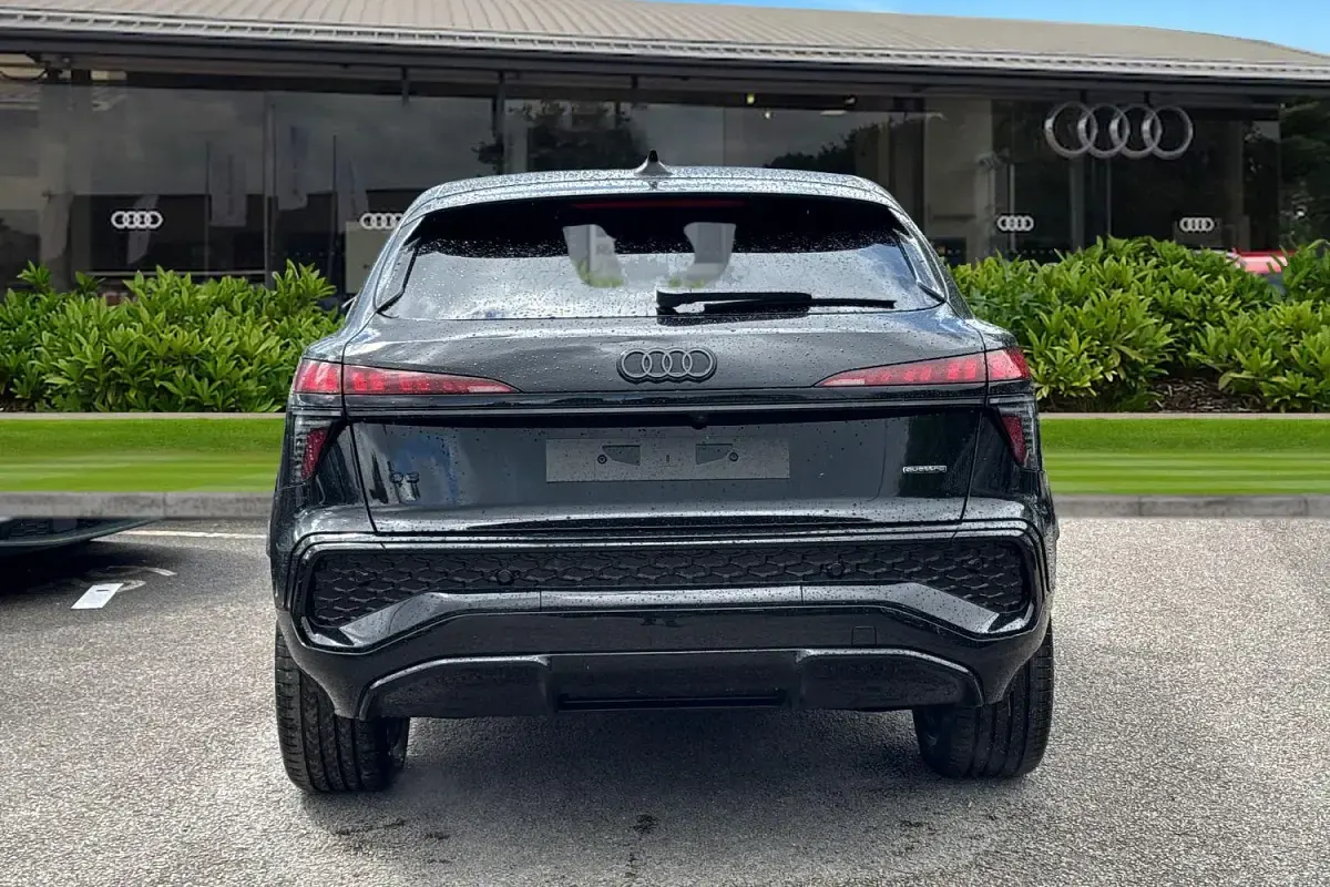 New Audi Q3 Sportback Comfort 204 HP (150 kW) 2026 Black SUV