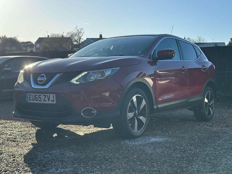 Used Nissan Qashqai N-TEC 115 HP (84 kW) 2015 Red SUV