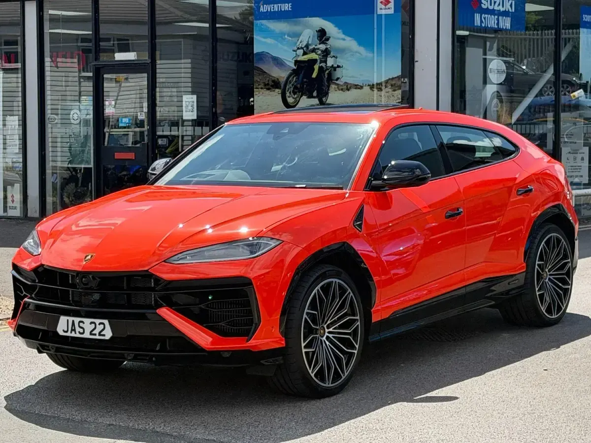 Used Lamborghini Urus 800 HP (588 kW) 2025 Orange SUV