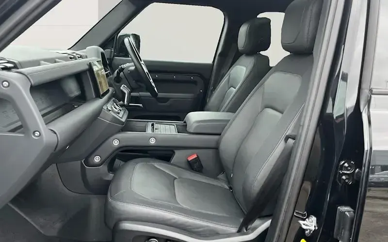 Used Land Rover Defender HSE Dynamic 249 HP (183 kW) 2025 SUV
