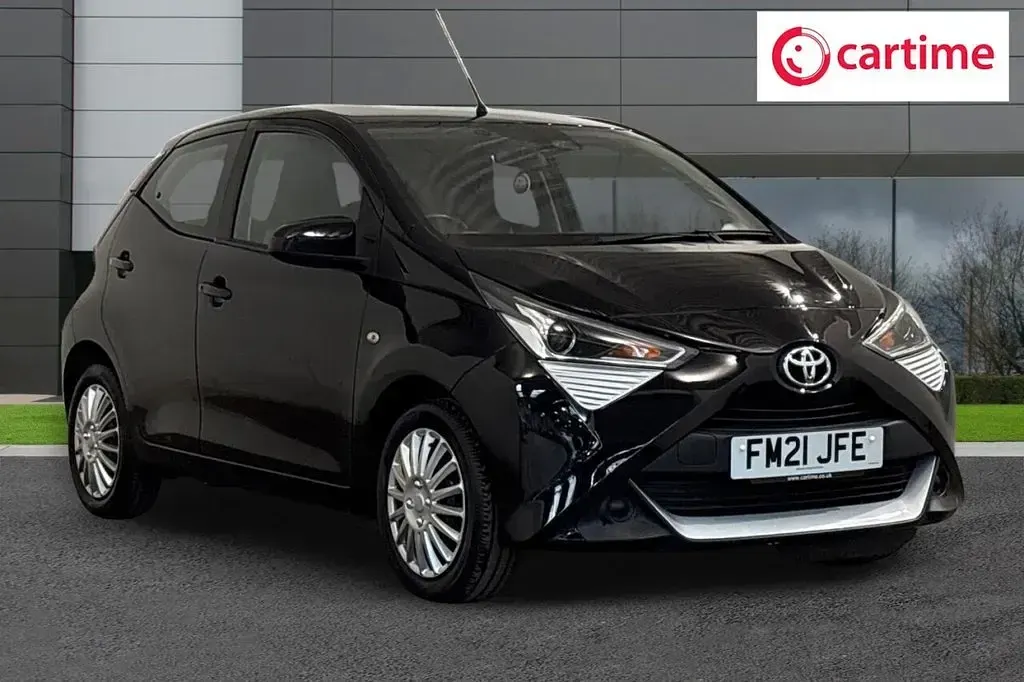Used Toyota Aygo X-play 72 HP (52 kW) 2021 Hatchback