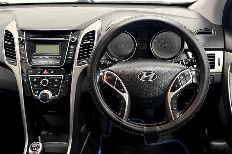 Used Hyundai i30 Active 110 HP (80 kW) 2013 Blue Hatchback