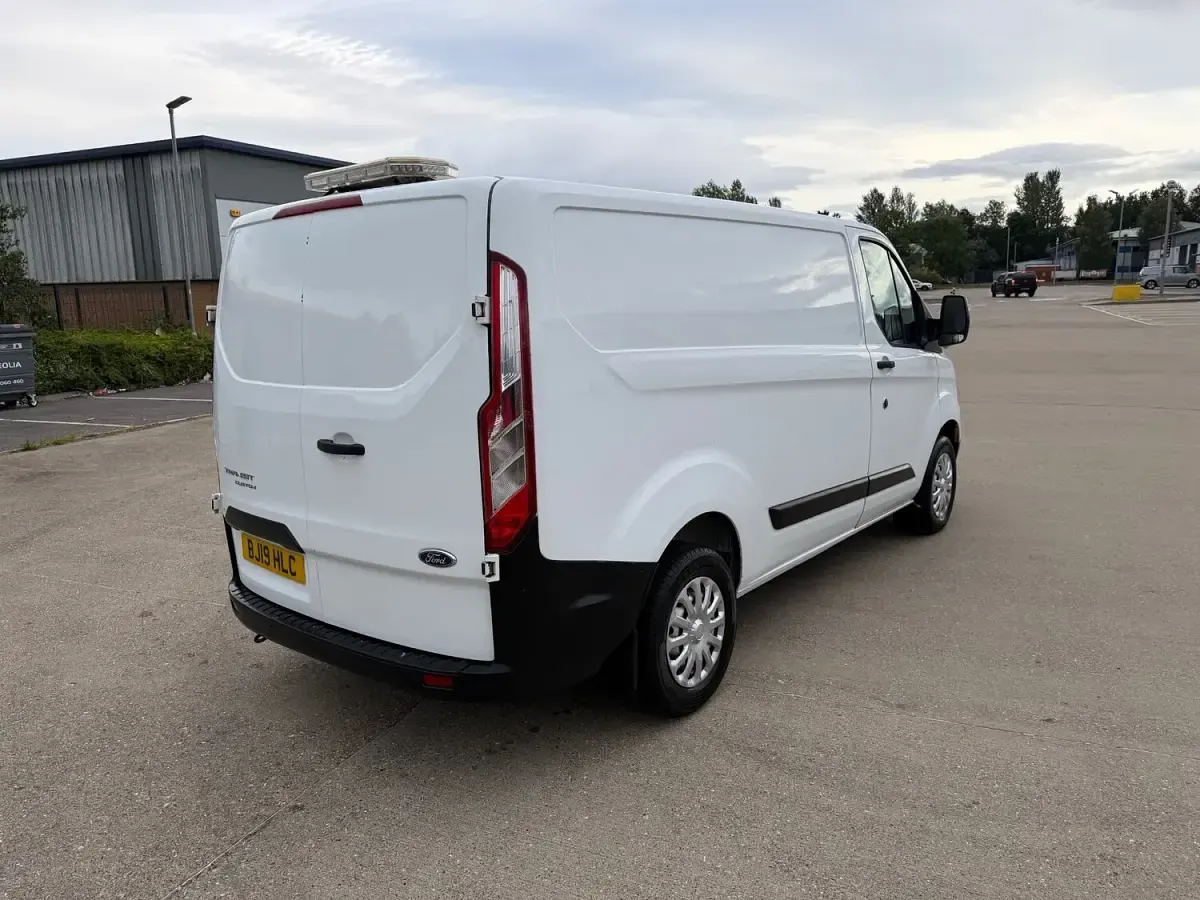 Used Ford Transit Custom 105 HP (77 kW) 2019 White Van