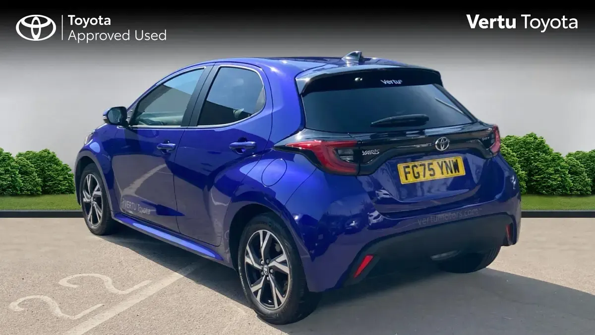 Used Toyota Yaris Design 116 HP (85 kW) 2025 Juniper blue (metallic paint) Hatchback