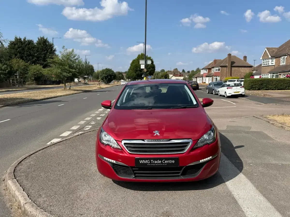 Used Peugeot 308 Active 120 HP (88 kW) 2016 Red Hatchback