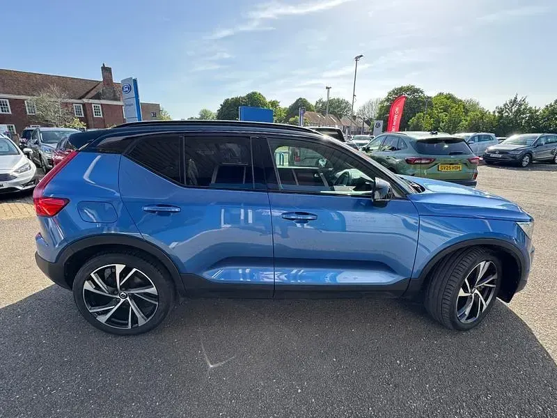 Used Volvo XC40 190 HP (139 kW) 2018 Blue SUV